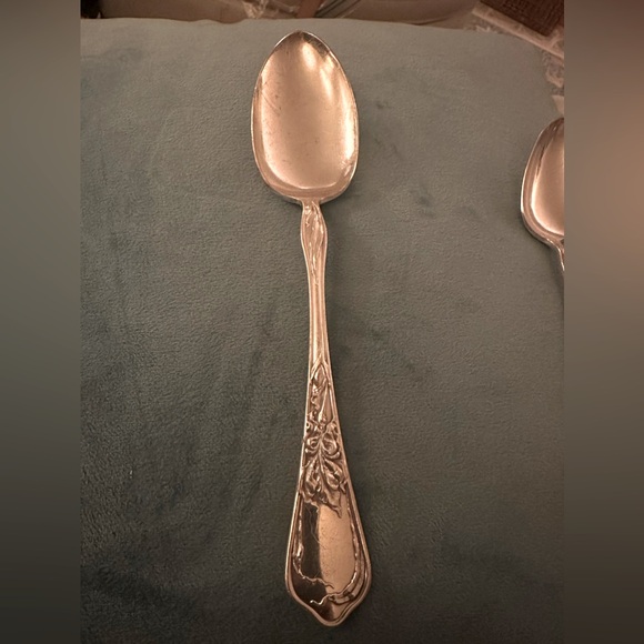 Paragon Iris Double Triple Silverplate 1902
by NATIONAL SILVER CO Spoons Retired - Picture 2 of 4